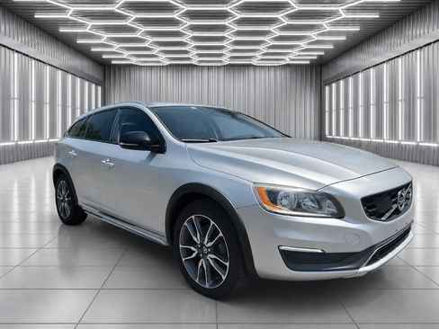Used 2016 Volvo V60 T5 Cross Country AWD/4WD image 2