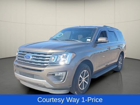 Used 2018 Ford Expedition XLT w/ Equipment Group 201A RWD image 4