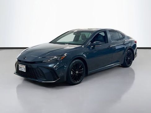 Used 2025 Toyota Camry SE w/ Convenience Package AWD/4WD image 3