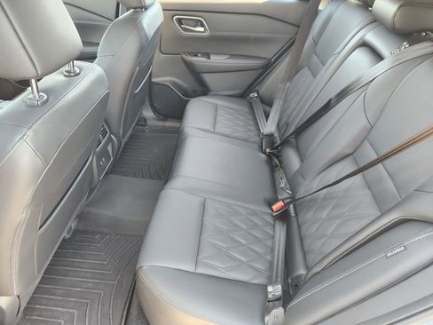 Used 2024 Nissan Rogue Platinum image 19