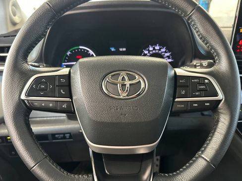 Used 2022 Toyota Sienna XLE w/ XLE Plus Package FWD image 26