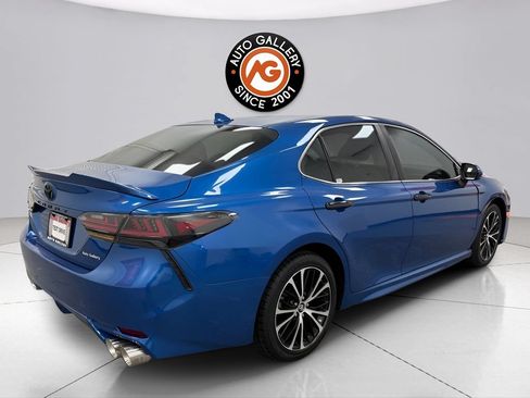 Used 2019 Toyota Camry SE FWD image 3