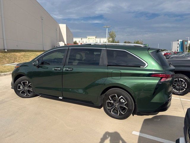 Used 2026 Toyota Sienna Platinum AWD/4WD image 5