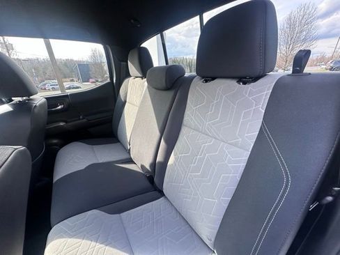 Used 2022 Toyota Tacoma TRD Sport image 11