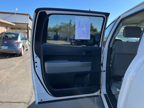 Used 2011 Toyota Tundra 4x4 CrewMax image 14