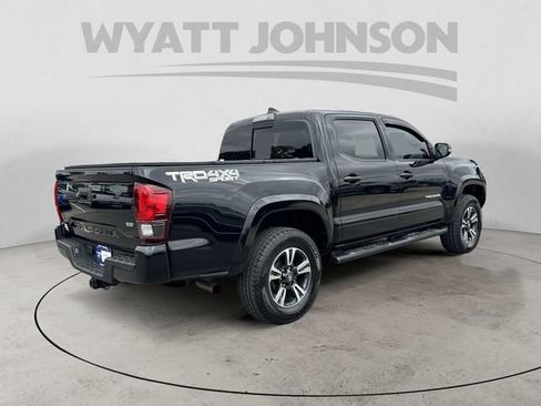 Used 2019 Toyota Tacoma TRD Sport AWD/4WD image 5