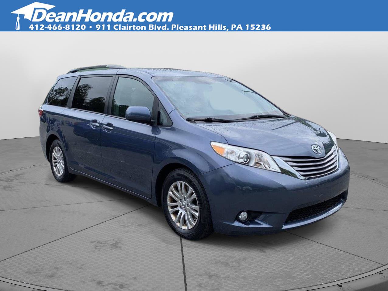 Used 2017 Toyota Sienna XLE Premium FWD image 1