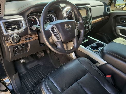Used 2018 Nissan Titan SL RWD image 10