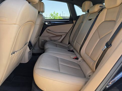 Used 2020 Porsche Macan AWD/4WD image 17