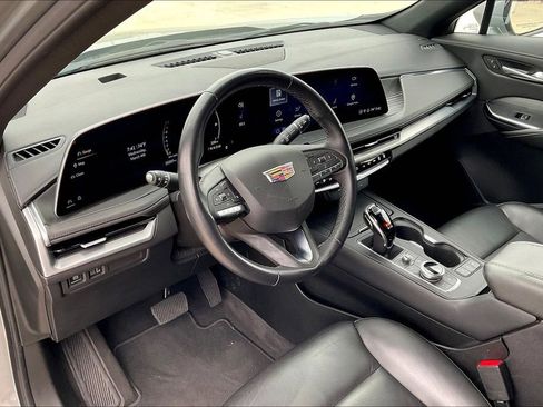 Used 2025 Cadillac XT4 Premium Luxury image 15