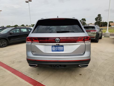 Used 2025 Volkswagen Atlas SE FWD image 6