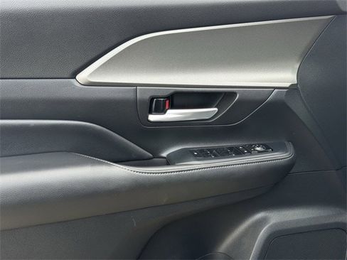 Used 2025 Toyota Grand Highlander AWD image 24