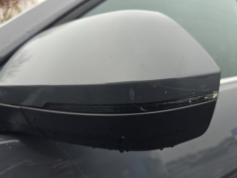 Used 2021 Volkswagen Atlas Cross Sport SE image 28