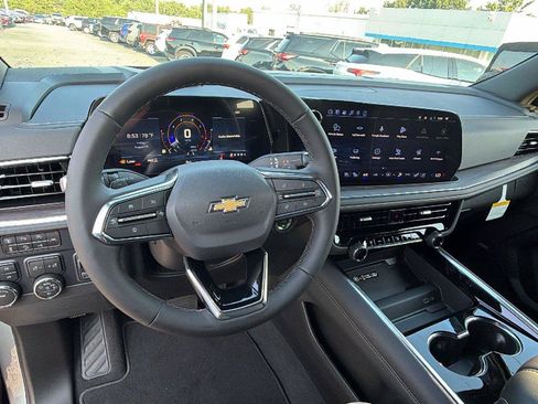 New 2026 Chevrolet Suburban Premier AWD/4WD image 24