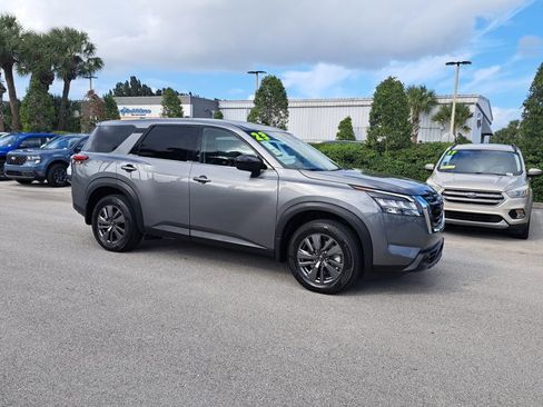 Used 2023 Nissan Pathfinder S image 34