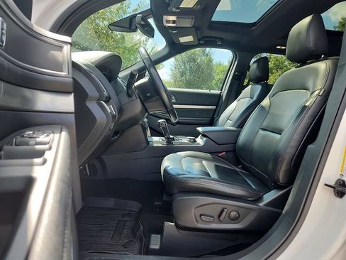 Used 2019 Ford Explorer XLT w/ Equipment Group 202A AWD/4WD image 12