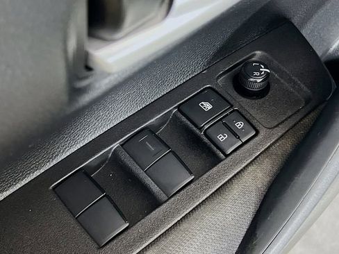 Used 2021 Toyota Corolla LE image 19