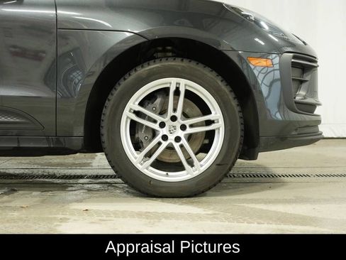 Certified 2022 Porsche Macan image 40