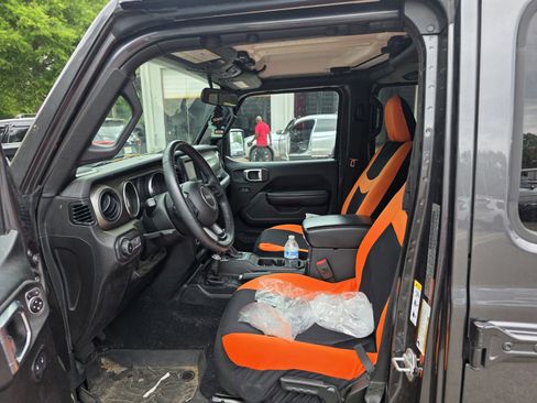 Used 2018 Jeep Wrangler Unlimited Sport S AWD/4WD image 19