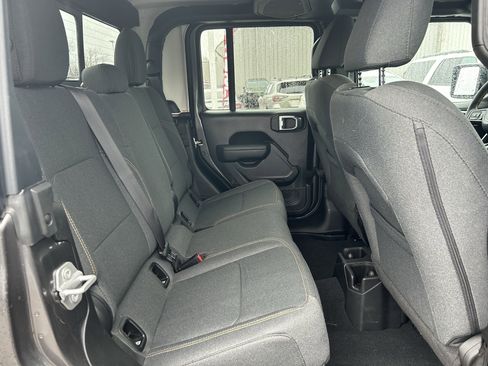 Used 2024 Jeep Gladiator Sport image 23