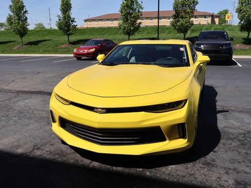 Used 2017 Chevrolet Camaro LT RWD image 2
