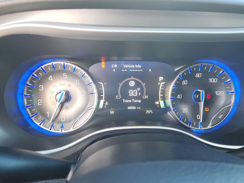 Used 2024 Chrysler Pacifica Touring-L FWD image 19