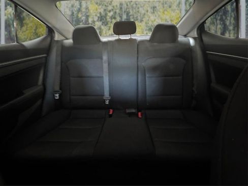 Used 2018 Hyundai Elantra SEL FWD image 15