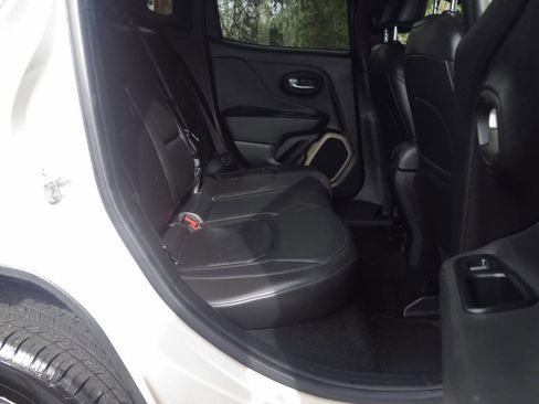 Used 2016 Jeep Renegade Limited image 16