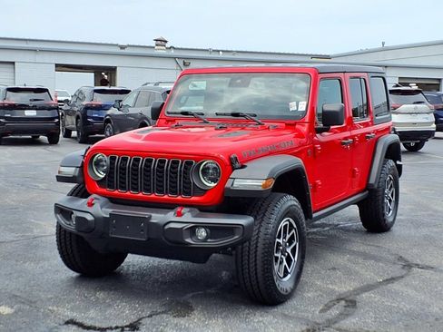 Used 2024 Jeep Wrangler Unlimited Rubicon AWD/4WD image 2