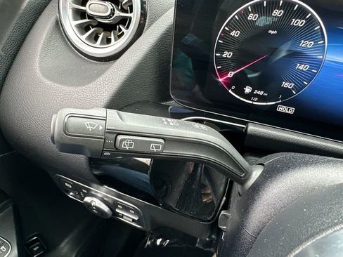 Used 2025 Mercedes-Benz GLA 250 4MATIC image 35