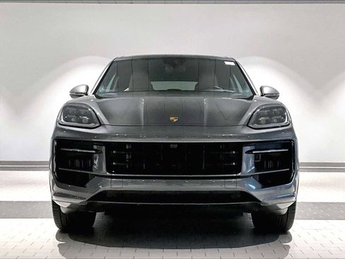 Used 2025 Porsche Cayenne S image 13