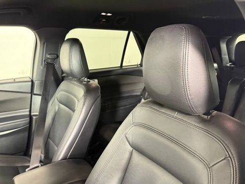 Used 2020 Ford Explorer XLT RWD image 6