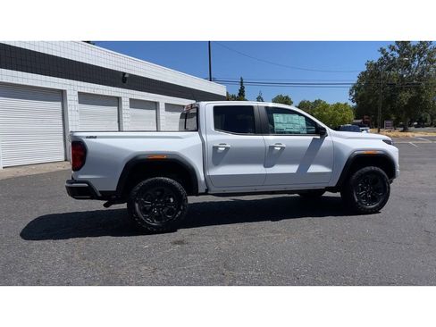 New 2025 GMC Canyon Elevation w/ Convenience Package image 3