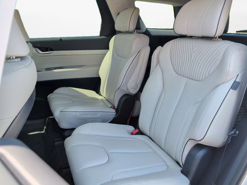 Used 2025 Hyundai Palisade Calligraphy image 12