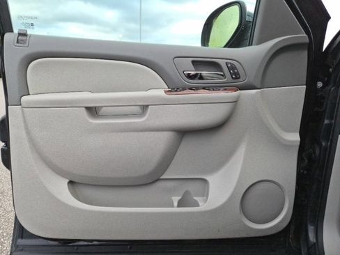 Used 2013 Chevrolet Avalanche LTZ image 12