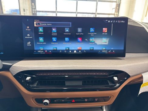 Used 2025 BMW 330i xDrive Sedan w/ Premium Package image 24