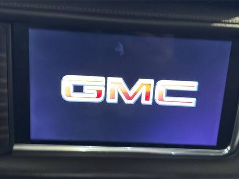 Used 2021 GMC Yukon Denali w/ Denali Premium Package image 27