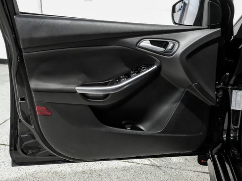 Used 2017 Ford Focus ST FWD image 37