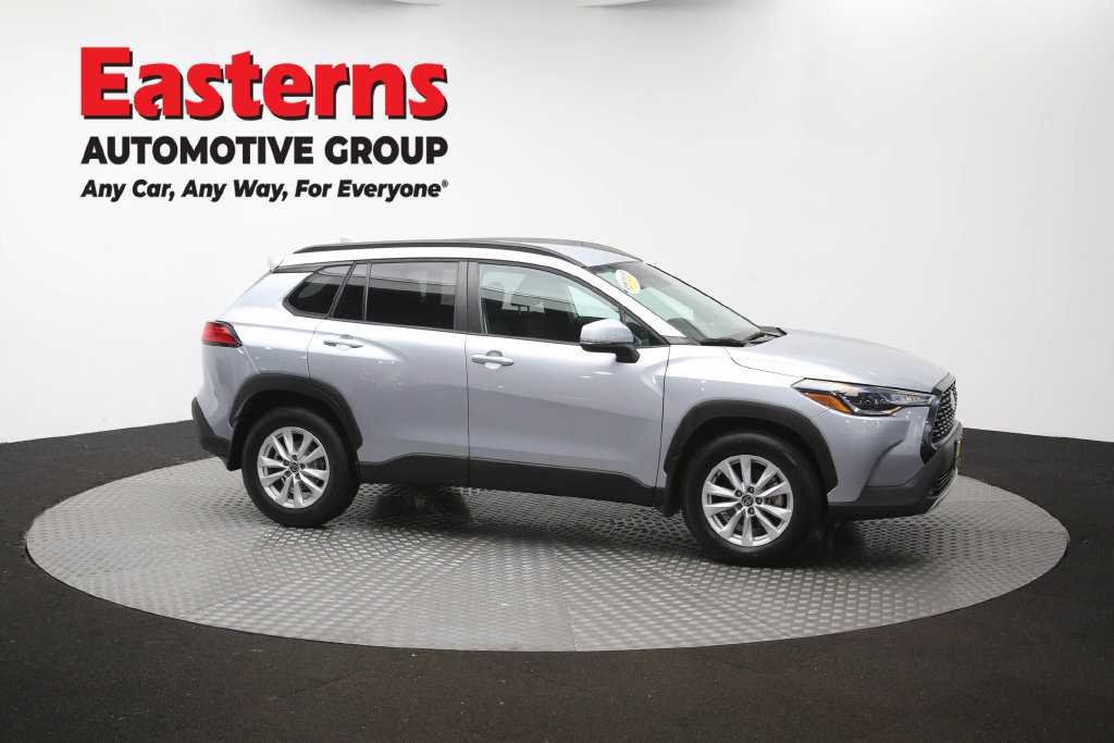 Used 2022 Toyota Corolla Cross LE AWD/4WD image 44