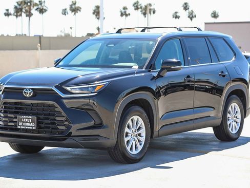 Used 2025 Toyota Grand Highlander FWD image 3