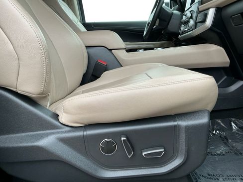 Used 2024 Ford Expedition Limited image 17