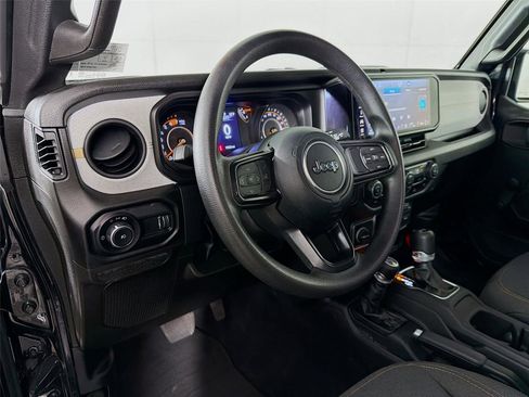 Used 2024 Jeep Wrangler Unlimited Sport AWD/4WD image 9
