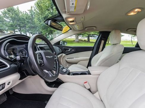 Used 2016 Chrysler 200 Limited w/ Convenience Group FWD image 10