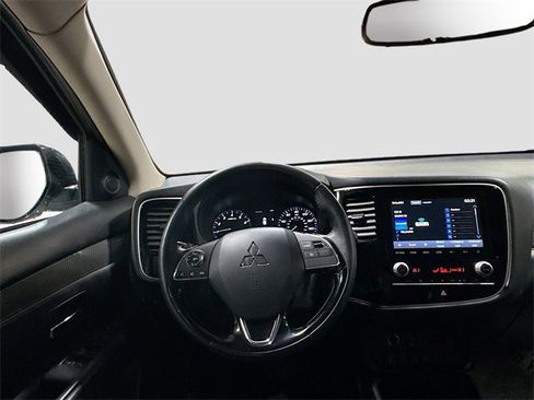 Used 2020 Mitsubishi Outlander SE image 23