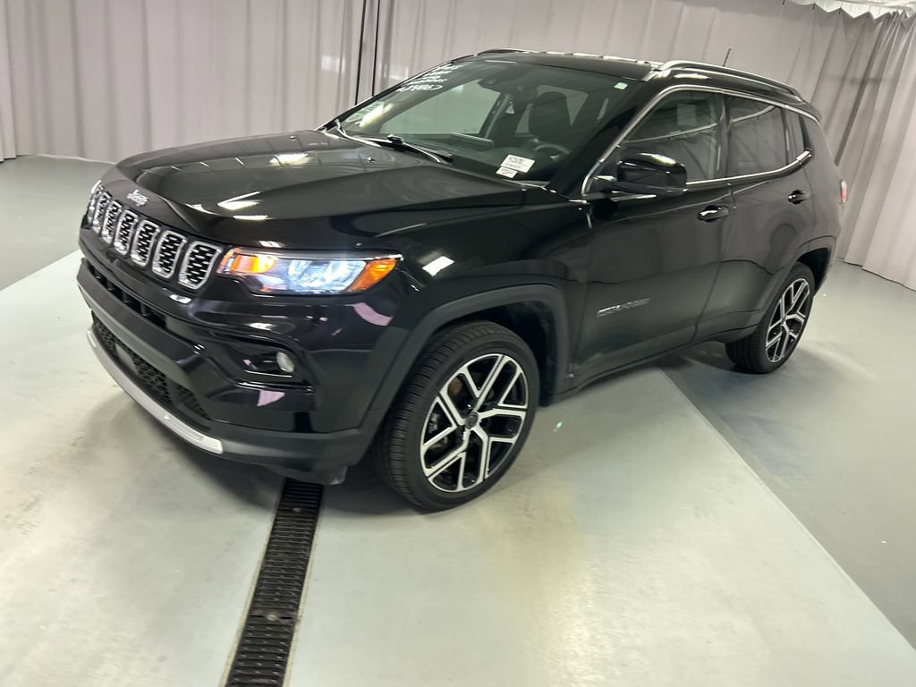 Used 2025 Jeep Compass Limited AWD/4WD image 3