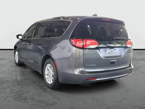 Certified 2022 Chrysler Voyager LX FWD image 4