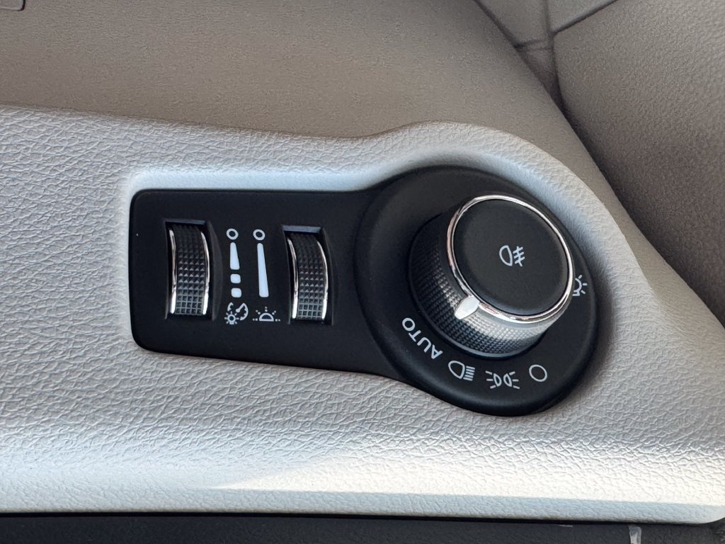 Used 2024 Chrysler Pacifica Touring-L FWD image 30