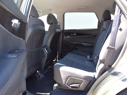Used 2016 Kia Sorento LX w/ LX Convenience Package AWD/4WD image 25