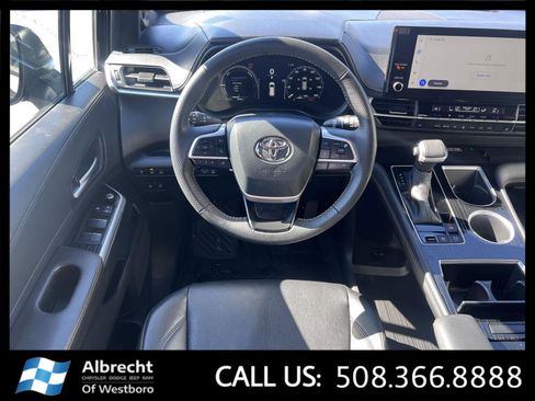 Used 2025 Toyota Sienna XLE Woodland Edition image 26