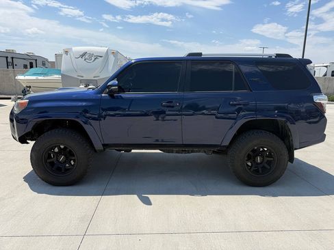 Used 2017 Toyota 4Runner TRD Off-Road Premium AWD/4WD image 6